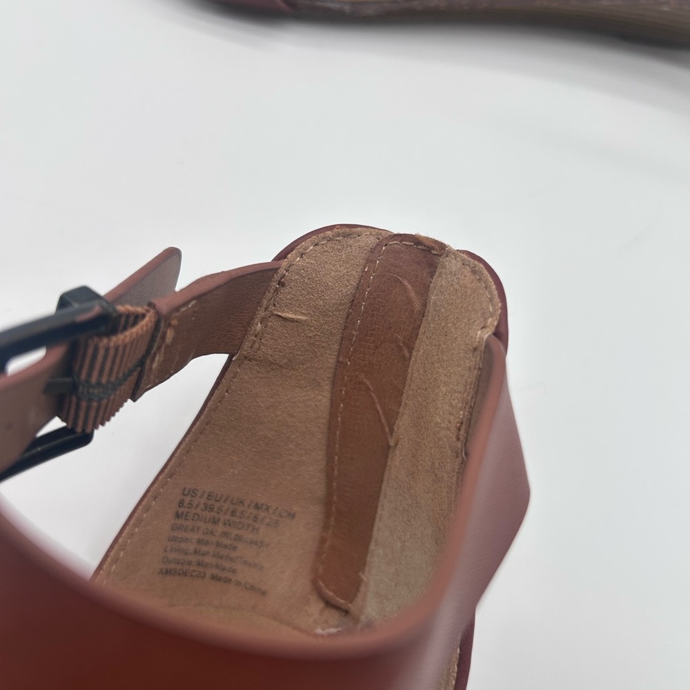 Kenneth Cole Reaction Tan Sandals - Picture 6 of 8